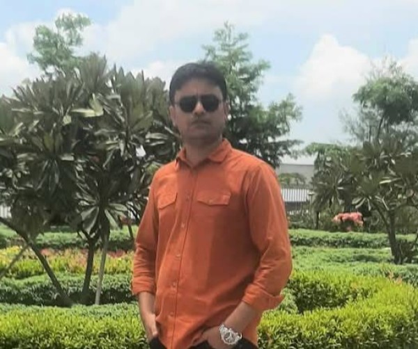 Mojumder, 43, Center Point