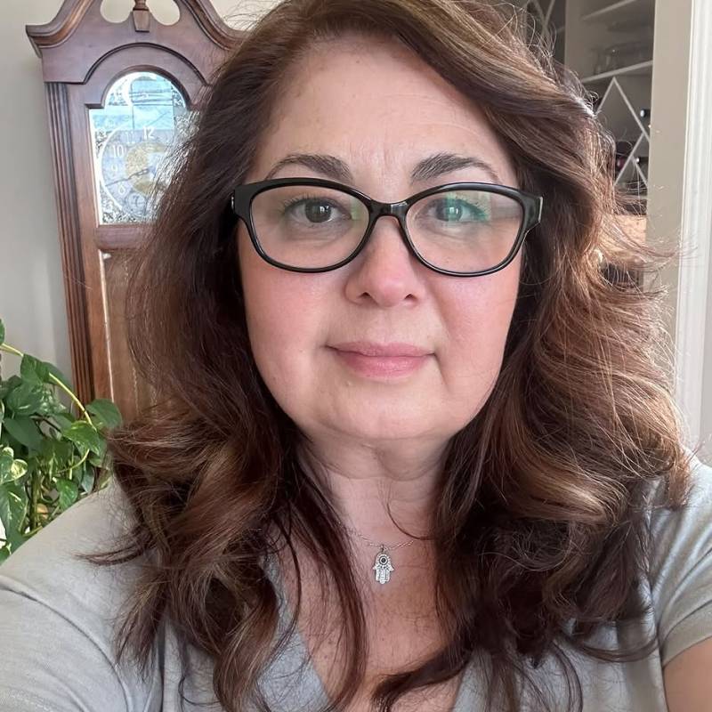 Caroline, 40, United States
