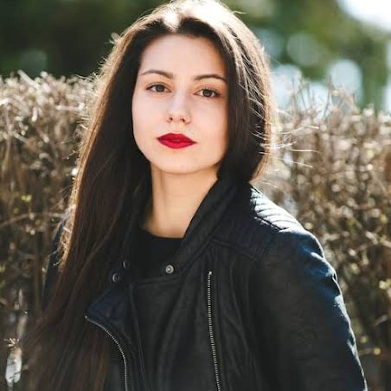 jasmine, 26, Palestinian
