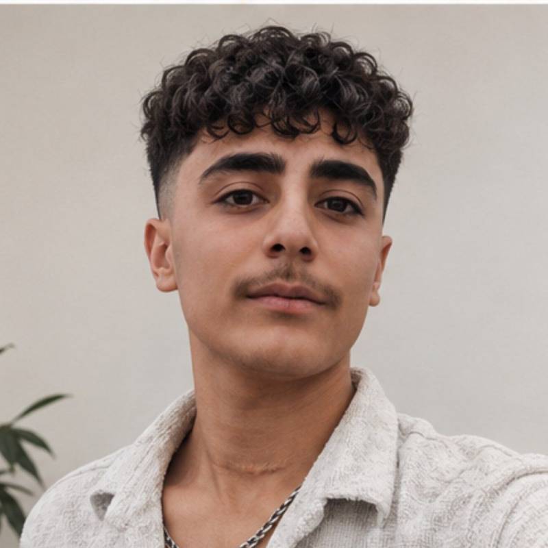 Yashat, 41, Chingford