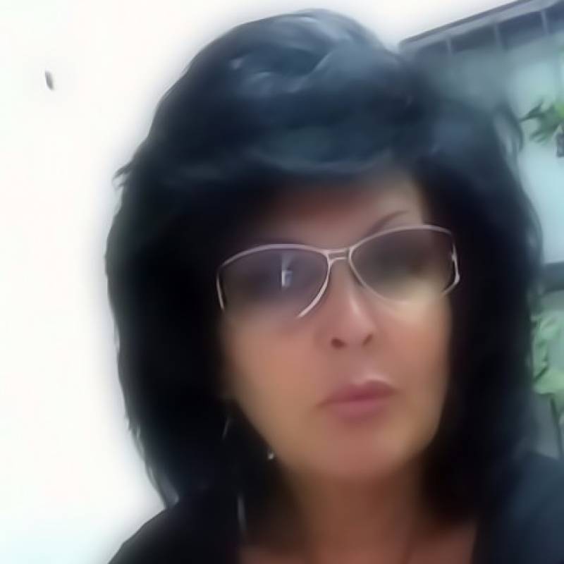 Alla, 64, Quimper