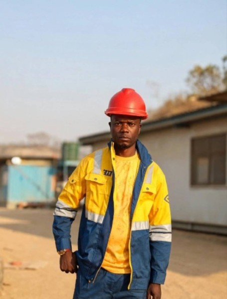 JOE MUKAZ, 38, Lasa