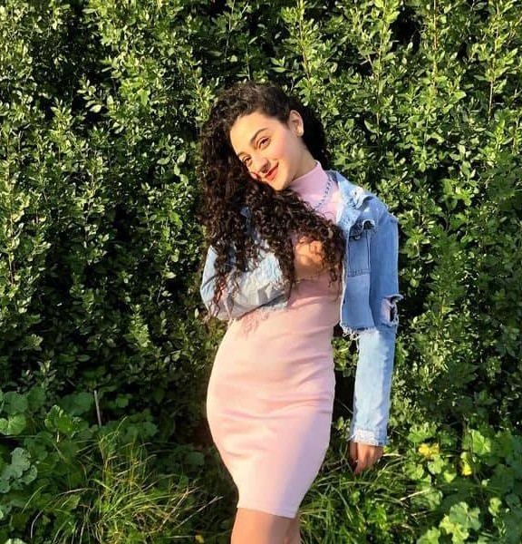 zahra, 20, Reedley