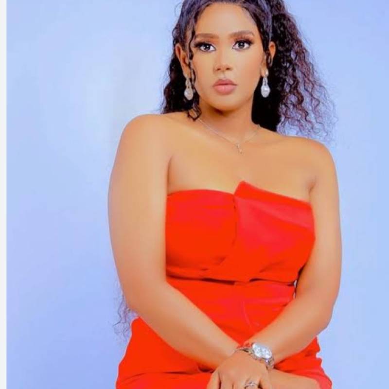 Diamond, 34, El Dovio