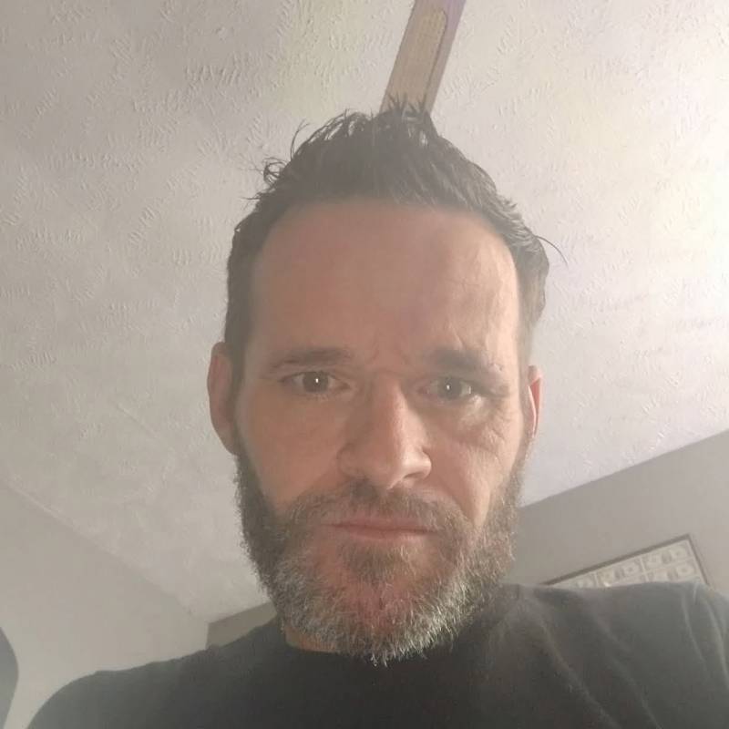 Dallas, 18, Bunia