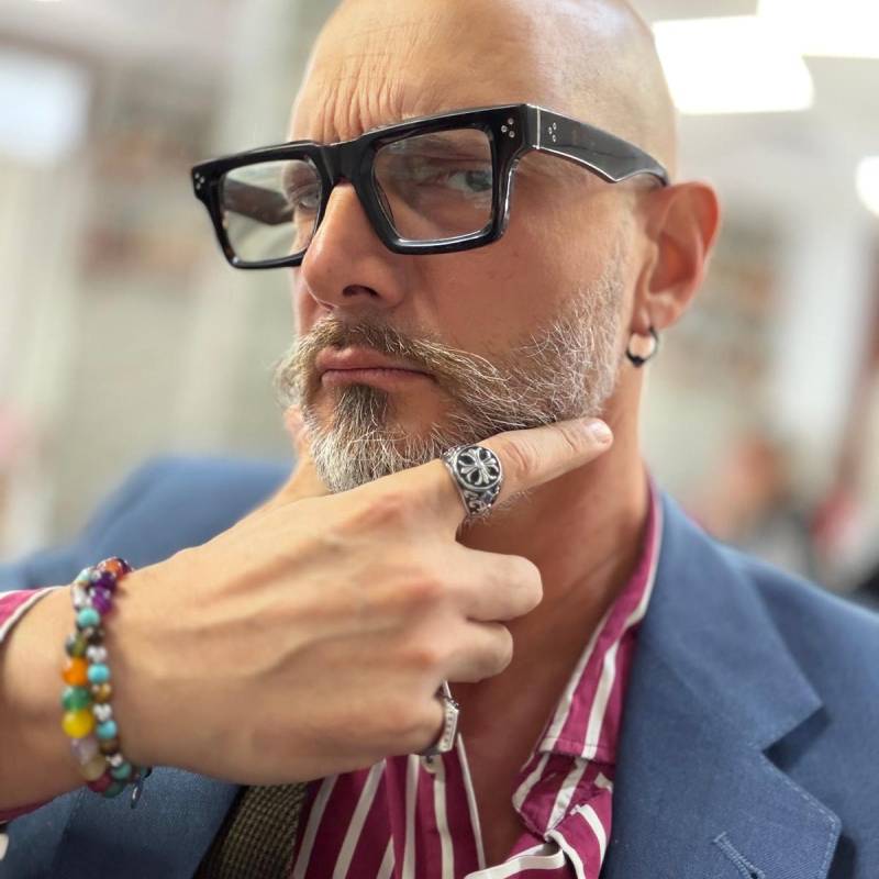 Mike, 53, A Urrah