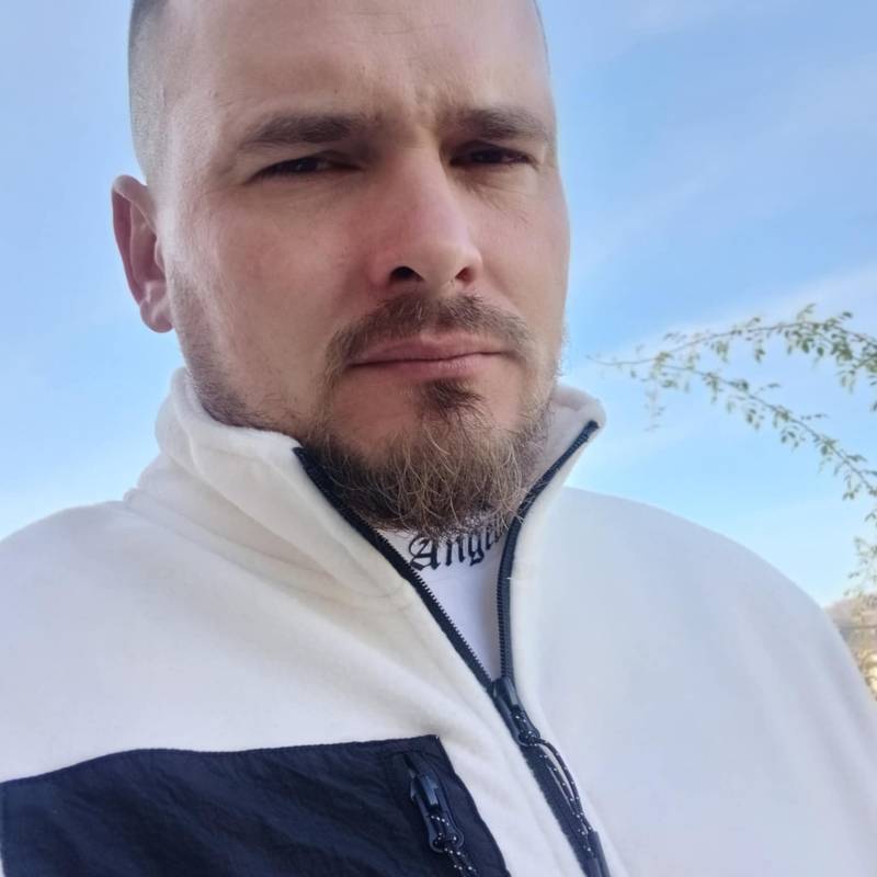 Alexandru, 37, Ribeiro Branco