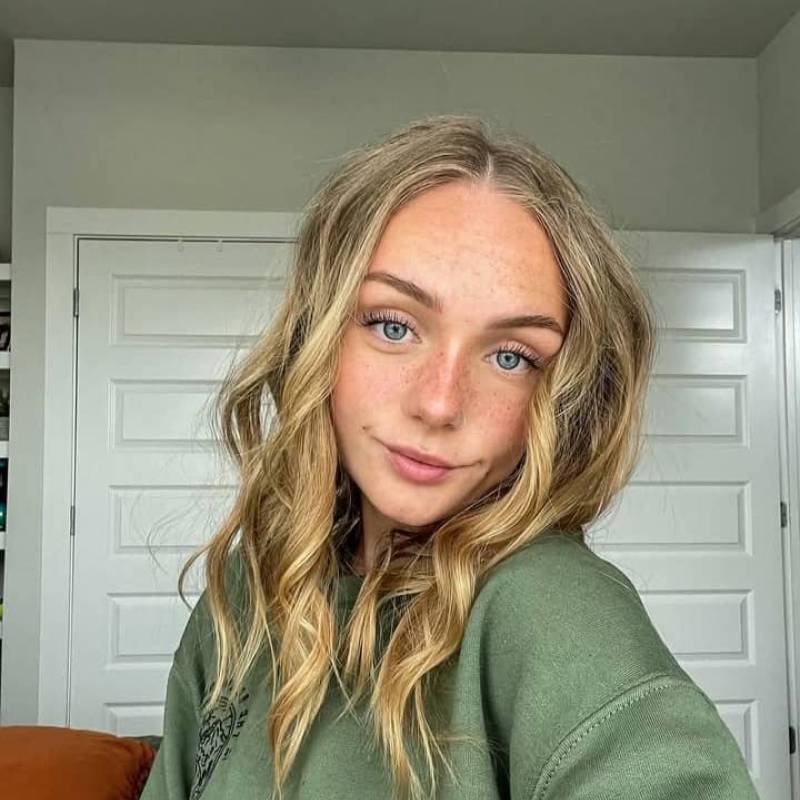 Sarah, 21, Montefiascone