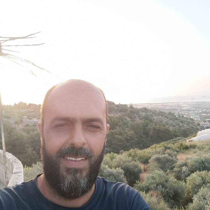 Basil, 46, Bur