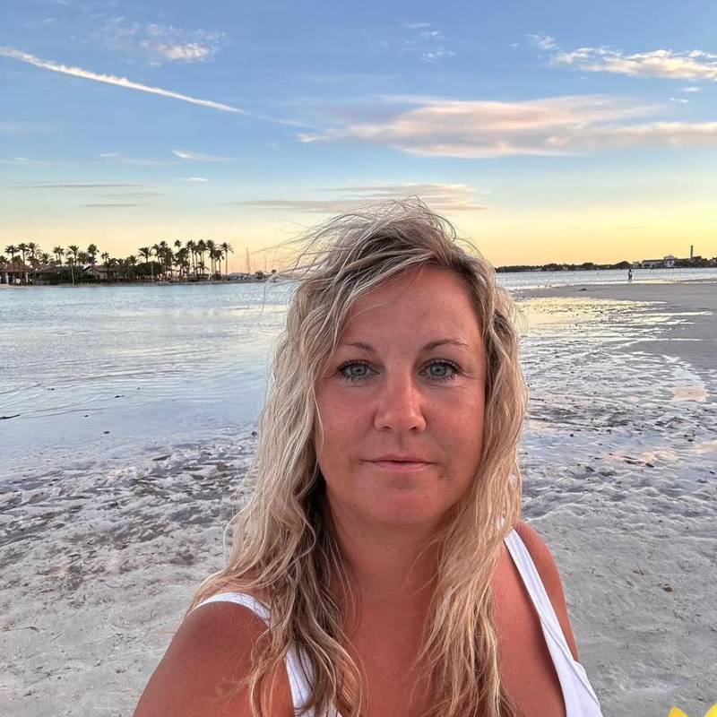 Elizabeth67, 41, Upper West