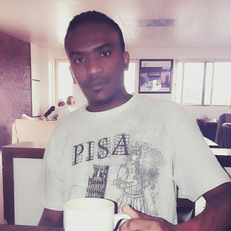 monzer, 40, Indonesia