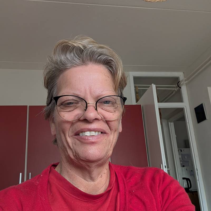 Petra, 63, Soavina