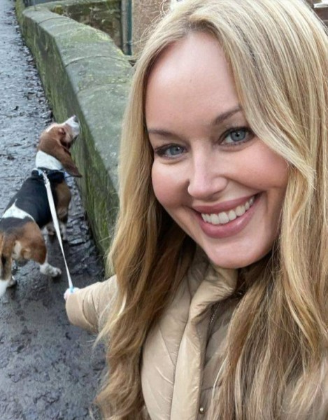 Amanda Clark, 28, Khurai
