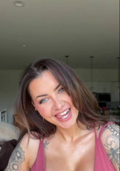 Dakota, 31, Kuwait