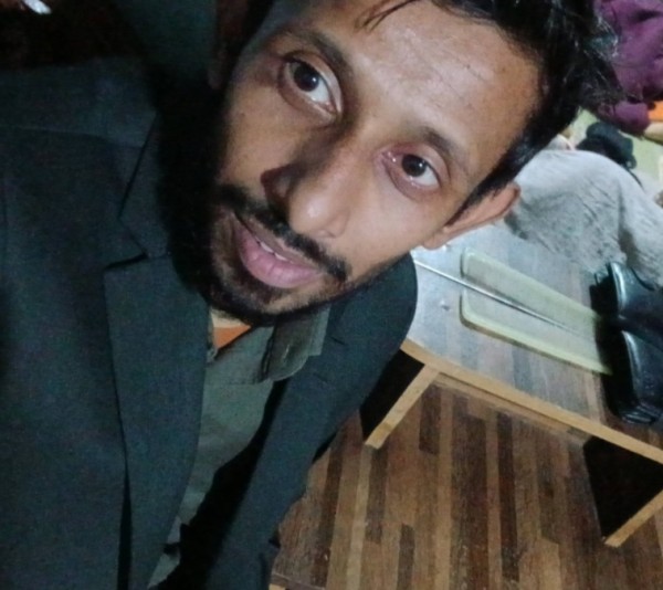 Arif, 34, Okha