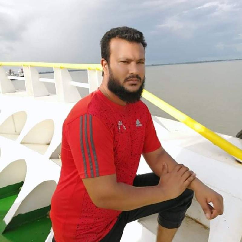 Arif Khan, 29, Selb