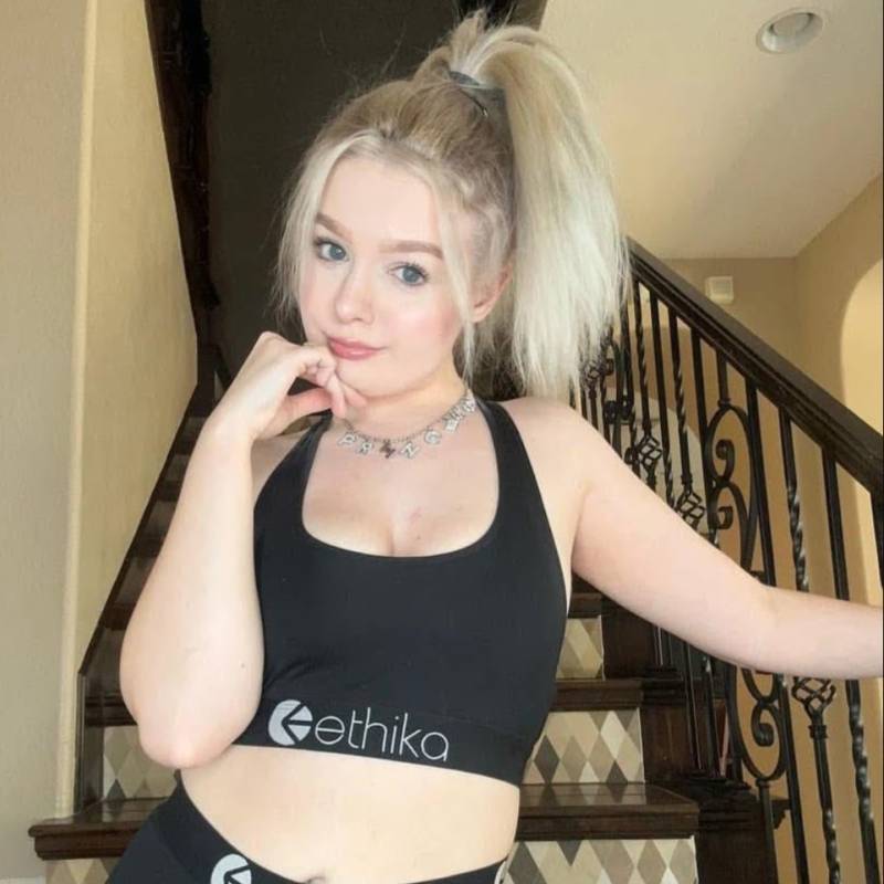 Victoria carmicheal, 27, Yarim