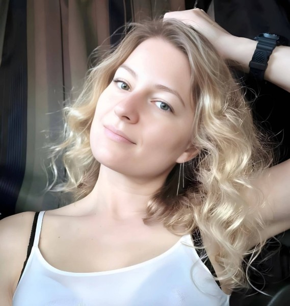 Iwona, 33, Brimington
