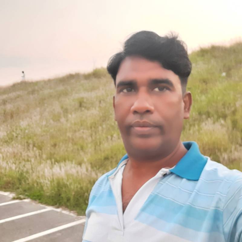 Sozun, 43, Idlib