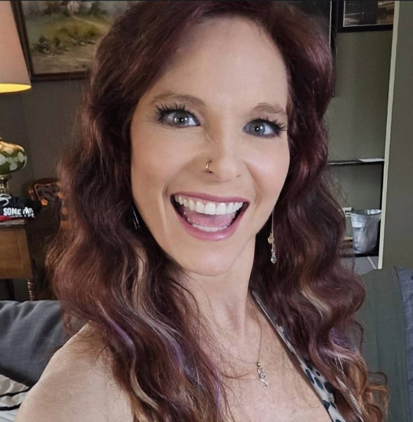 Elizabeth, 42, Camilla