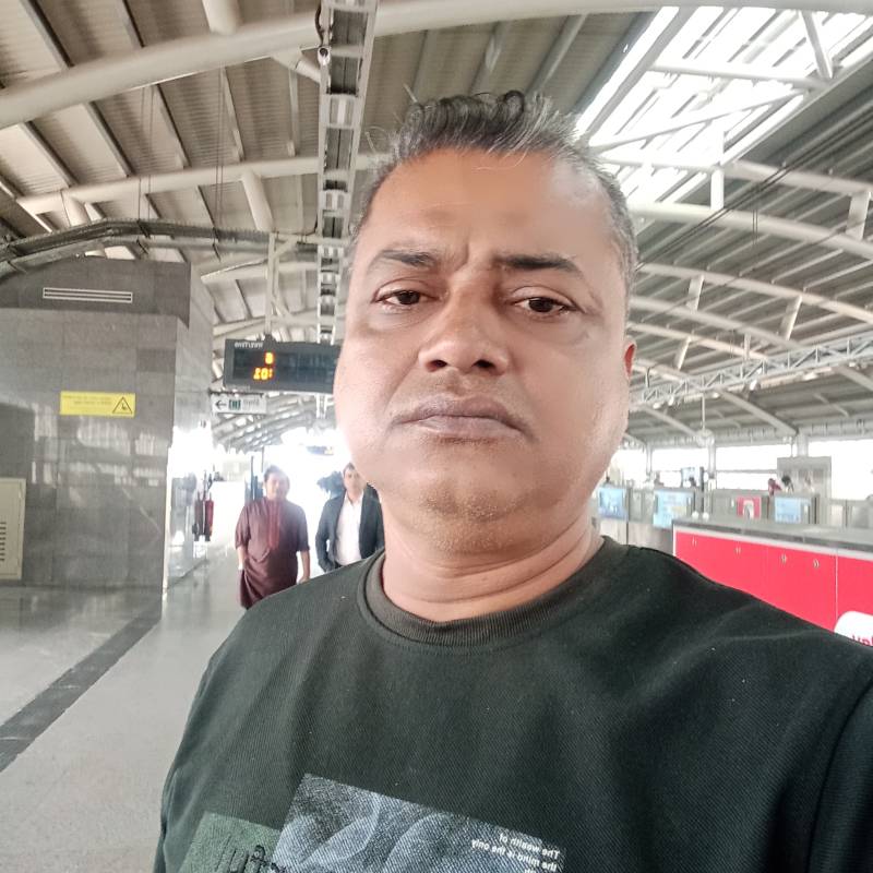 Riyaz hasan, 47, Como