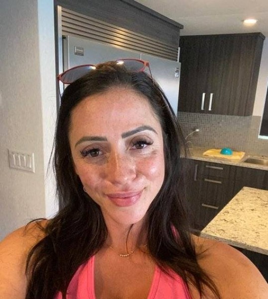Brandi Rhodes, 36, Loma Plata