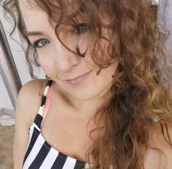 Chantal Deschamps, 41, Aklanpa