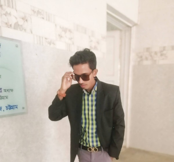YEASIN, 26, Gyngys