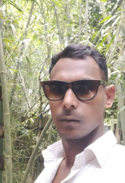 Alom, 25, Douglas