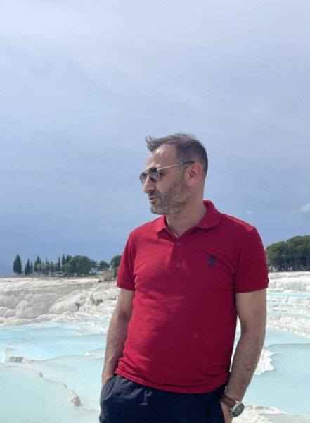 Önder, 40, Papraur