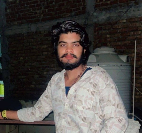 Kapil Rana, 20, Op Sobuj