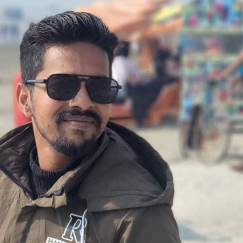 Asim, 20, Pia