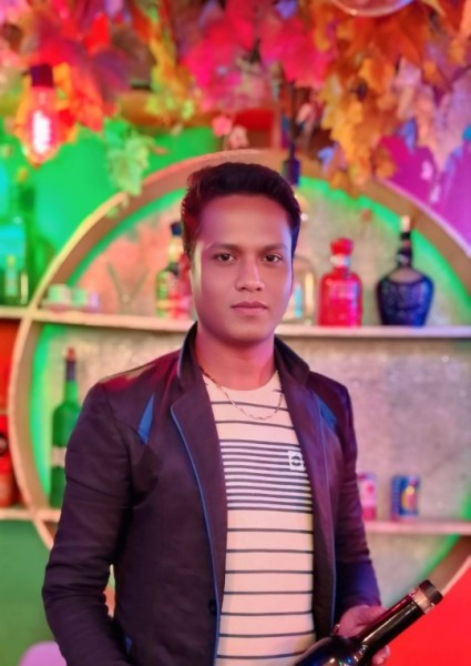 Mokter, 24, Luino