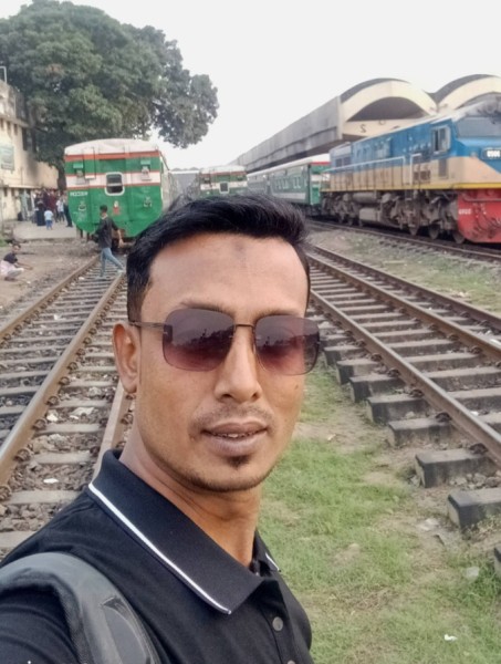 Alomgir Hossain, 38, Bangaon