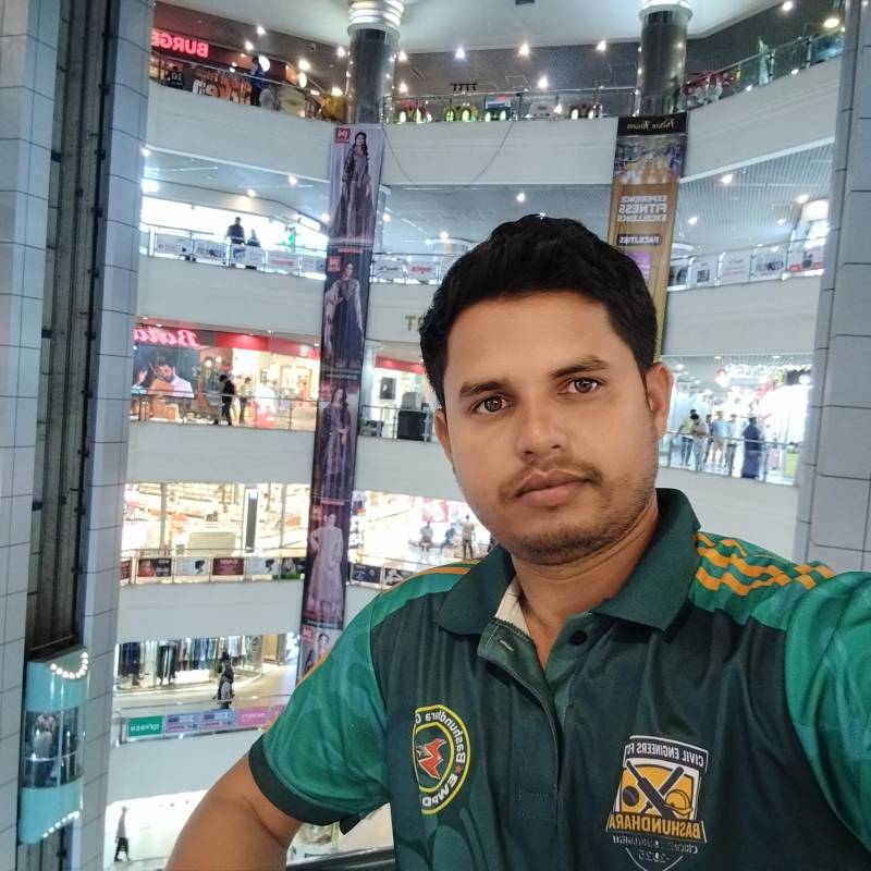 Naim, 24, Stekene