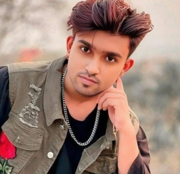 SM Momin khan, 27, Loos