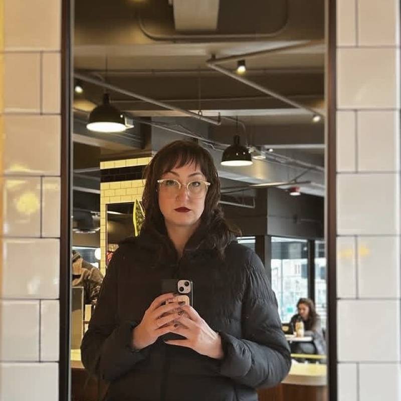 Michaela21094 dating