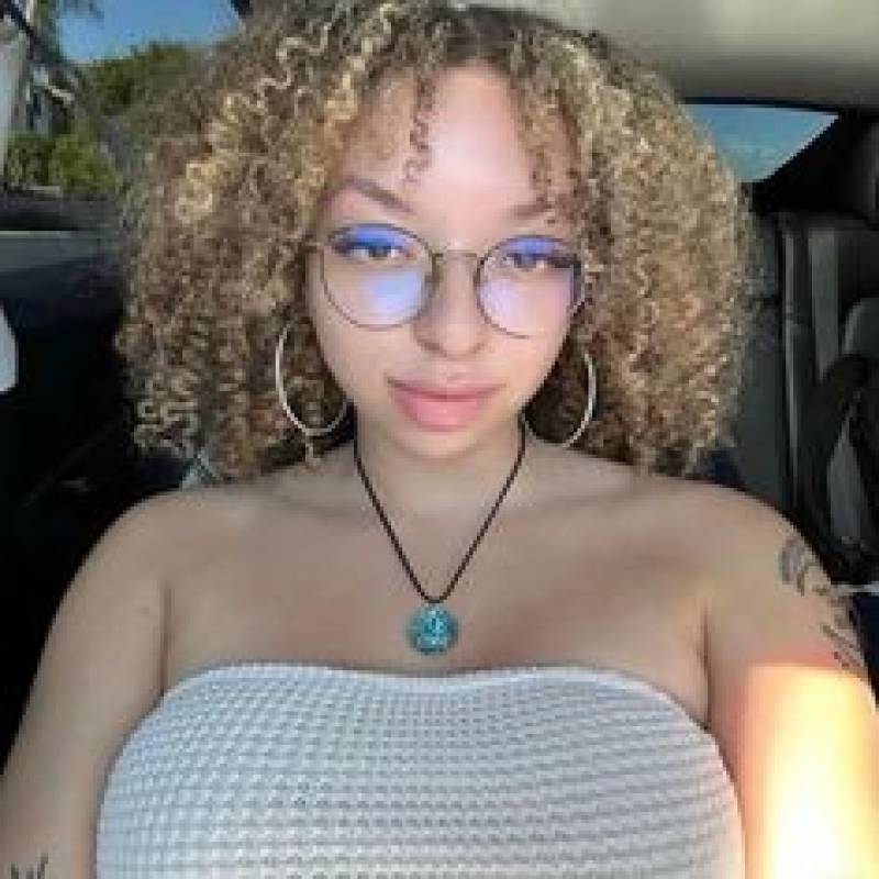 AimeeQuinn68119 dating